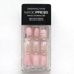 Dashing Diva Magic Press Press-On Manicure